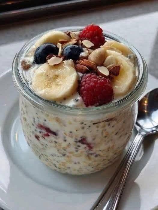 Creamy Berry Banana Overnight Oats