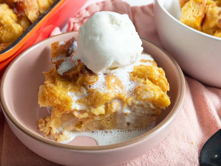 Easy Bread Pudding Recipe with Vanilla Ice Cream – Soft, Creamy, and Delicious