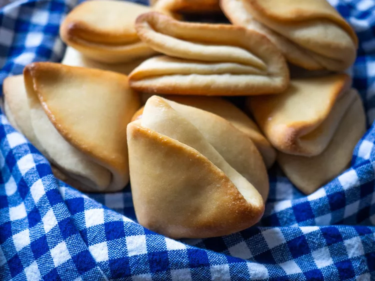 Jamaican Coco Bread Recipe – Soft, Buttery, and Delicious!